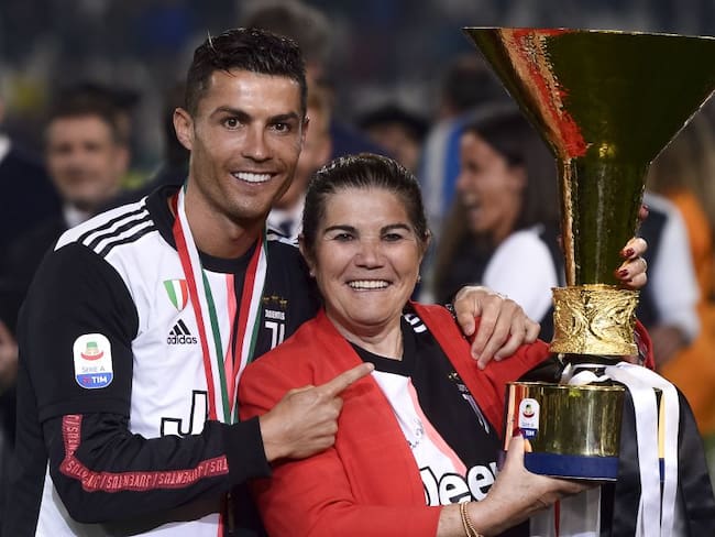 Cristiano Ronaldo junto a su madre, Dolores. 