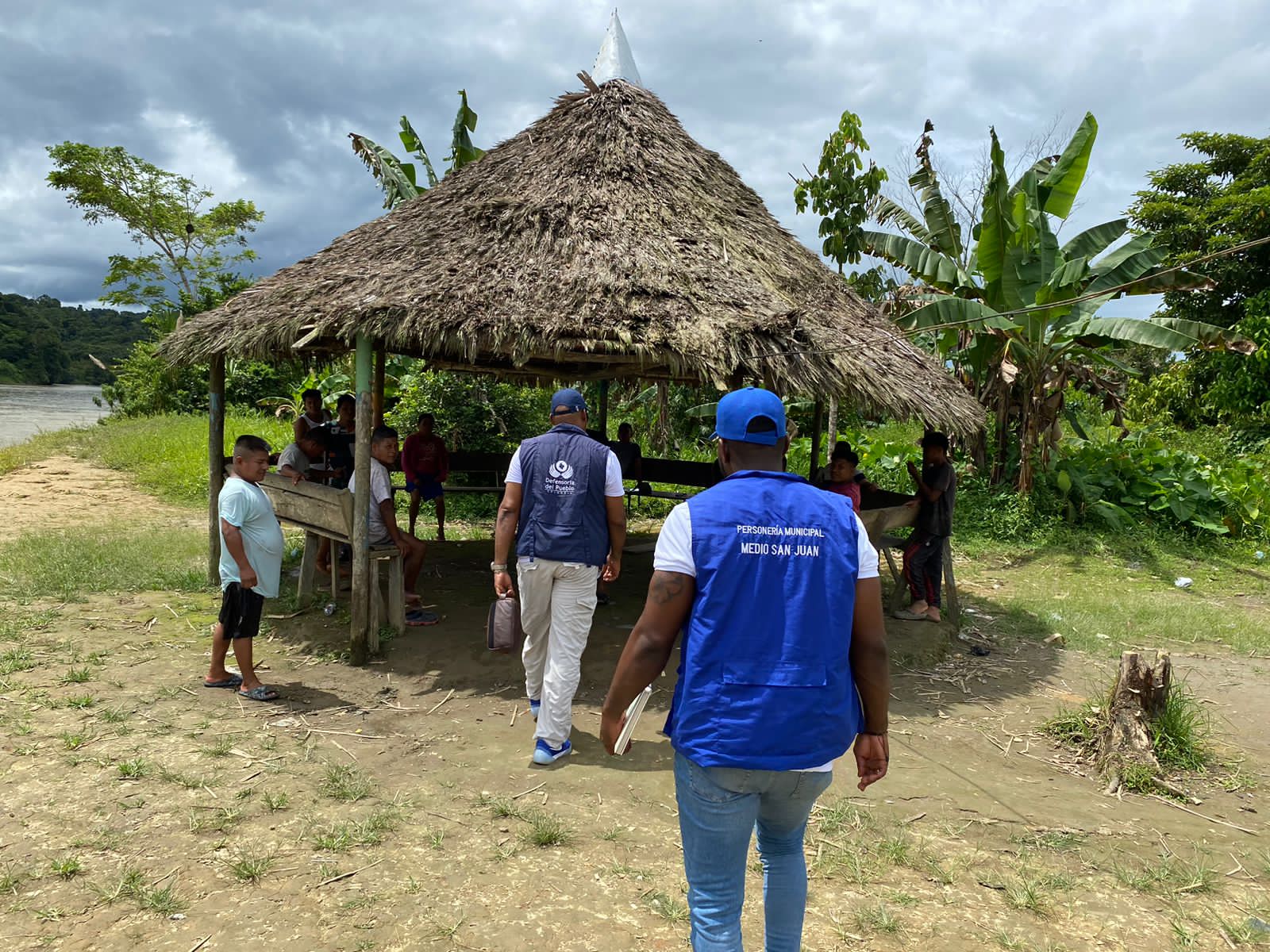 Defensoría del Pueblo recorriendo el chochó, tras levantamiento del paro armado promovido por el ELN