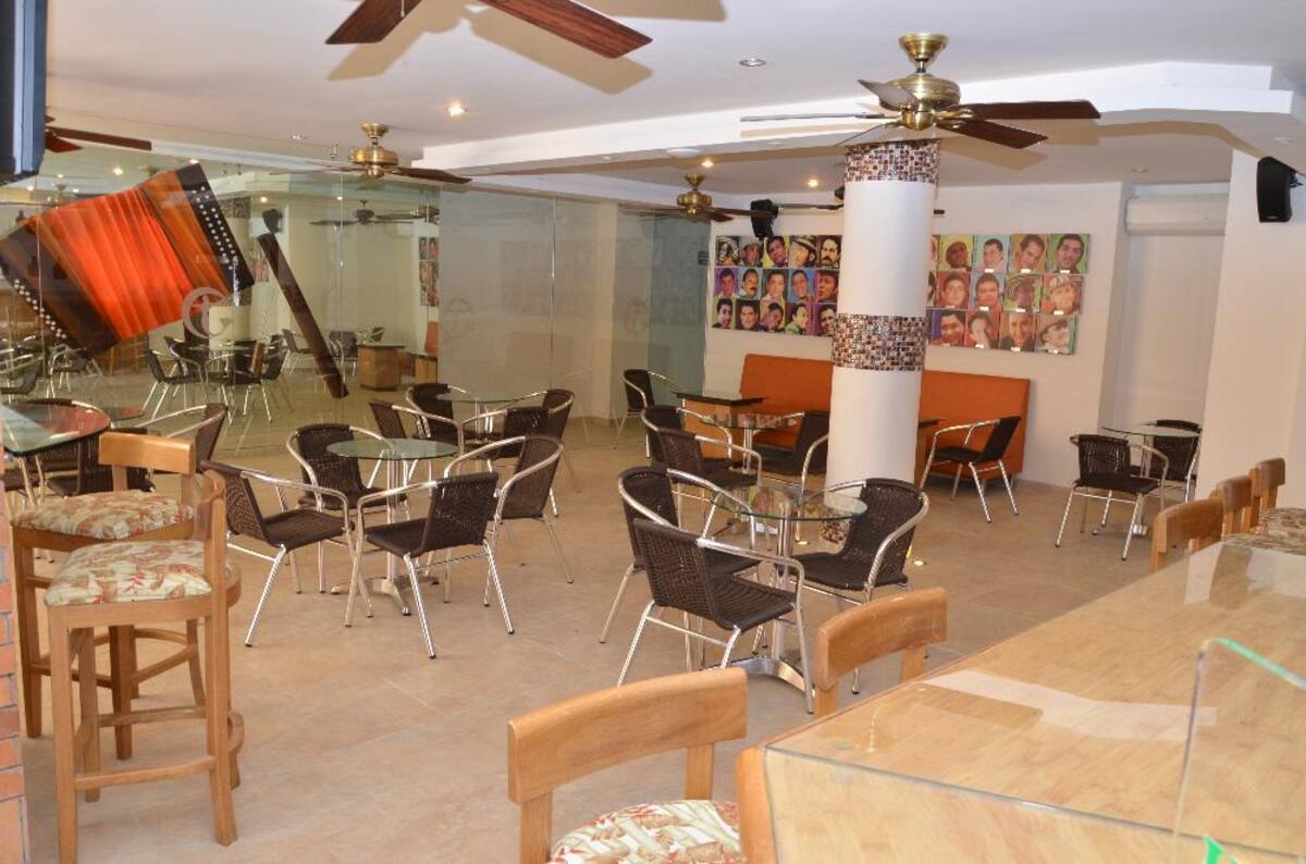 Situado estratégicamente a 10 minutos del aeropuerto Alfonso López, en el mejor sector empresarial y financiero del centro de la ciudad.