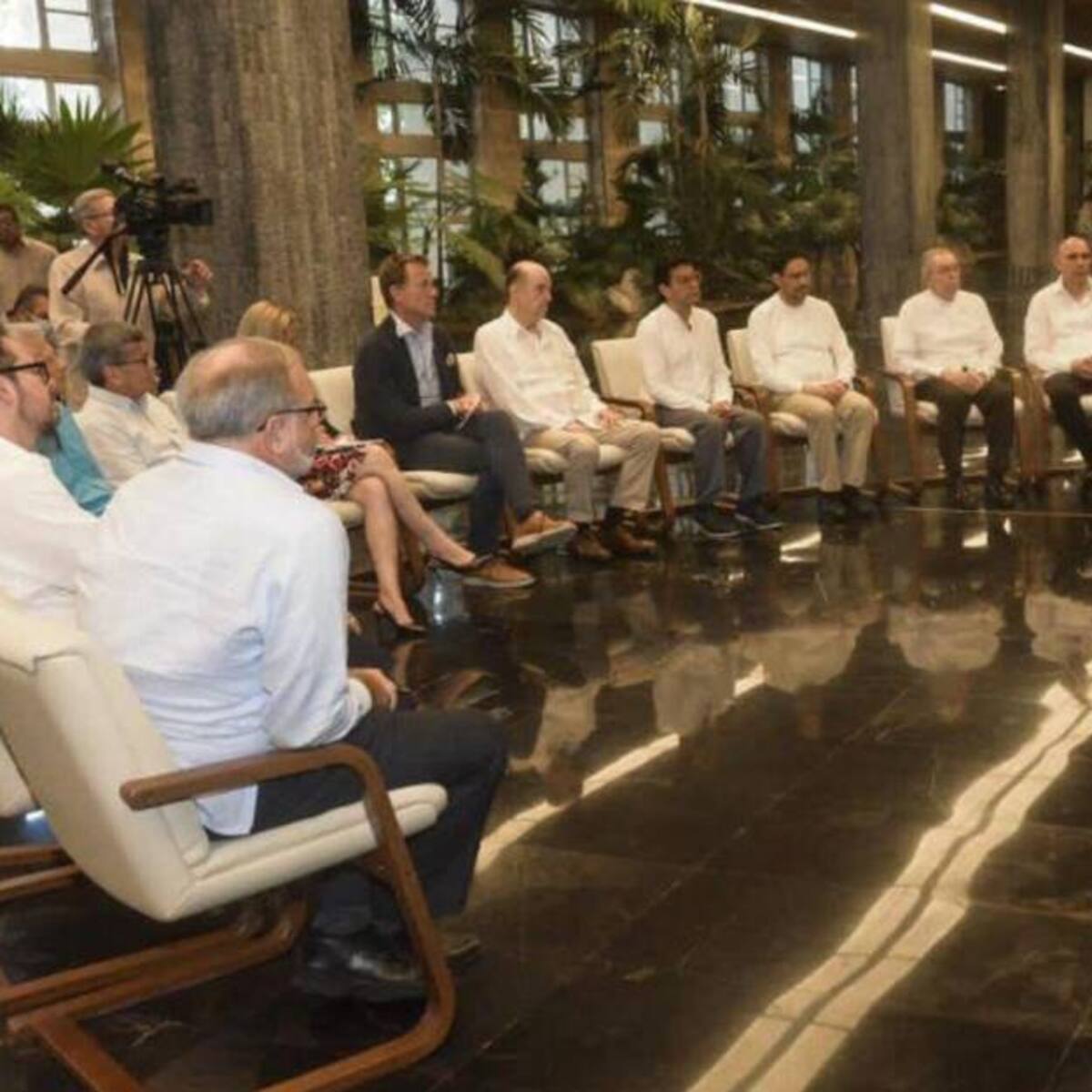 Presidente de Cuba ratifica compromiso de contribuir a la paz de Colombia