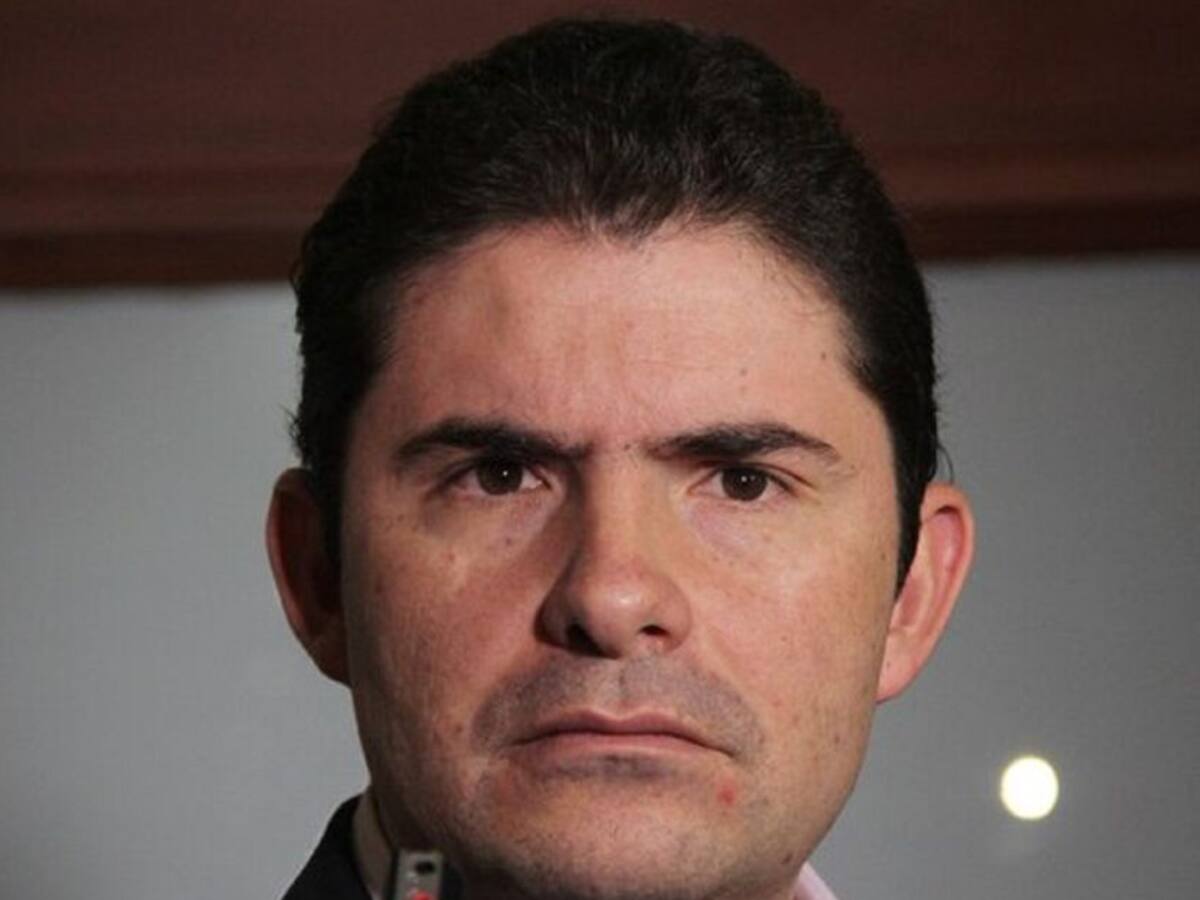 "En diferentes municipios están obligando a votar por Petro": Luis Henao