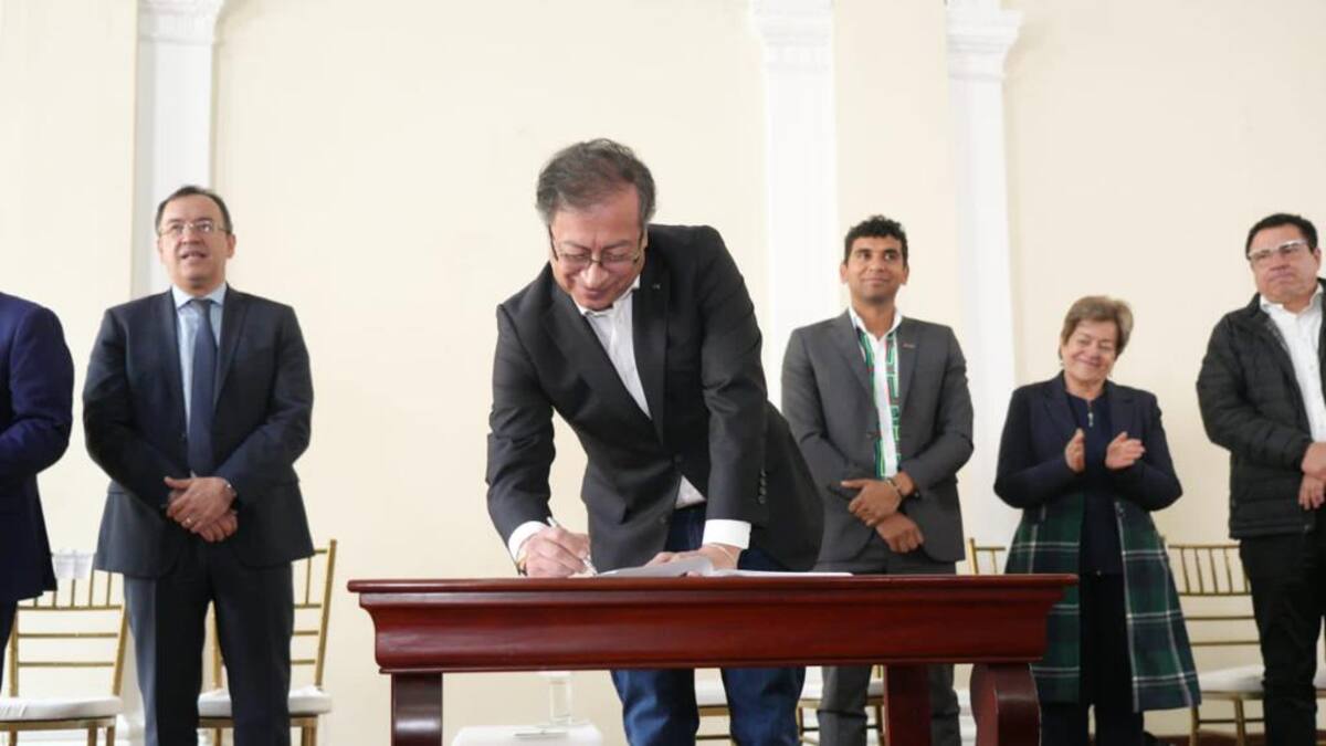 Gobierno Petro radicó oficialmente reforma pensional en el Congreso