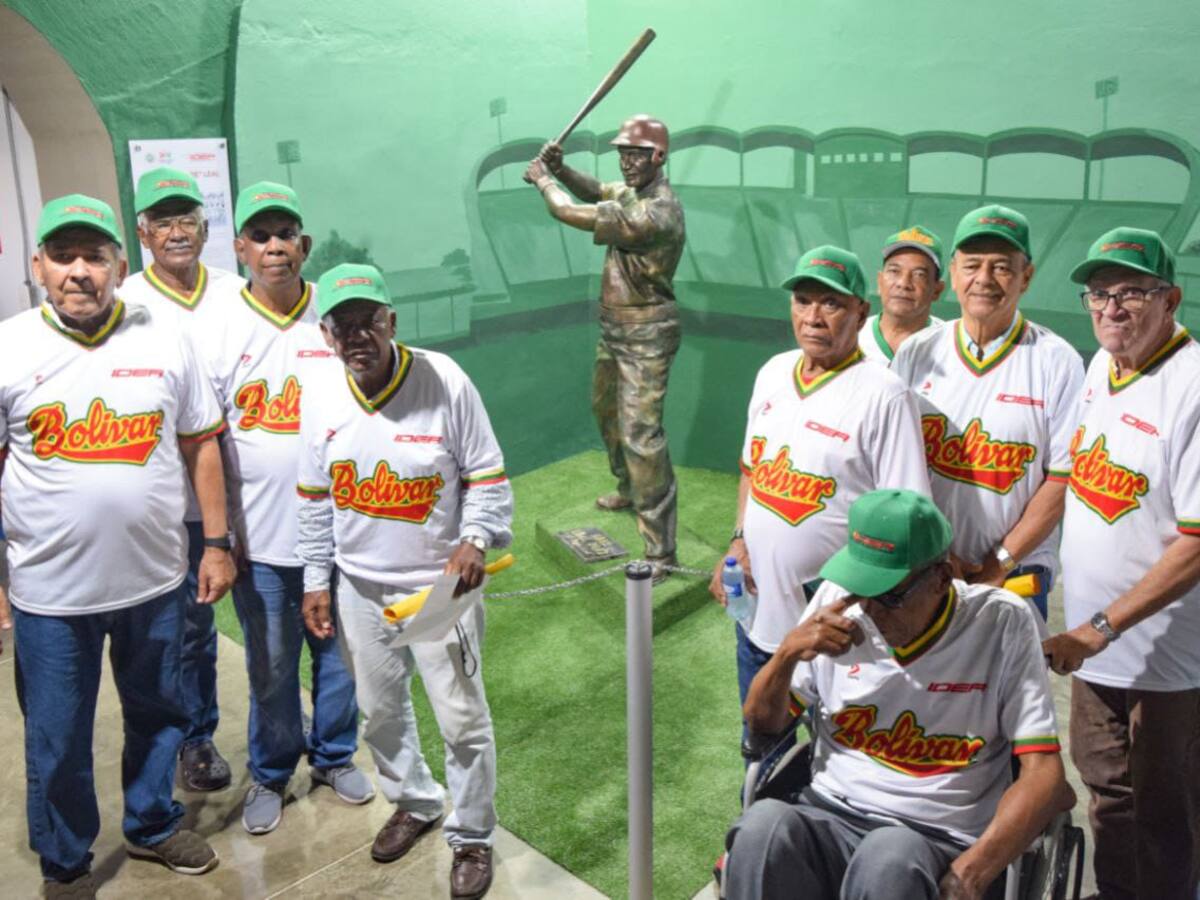 Escultura de Abel Leal resplandece en el estadio 11 de Noviembre