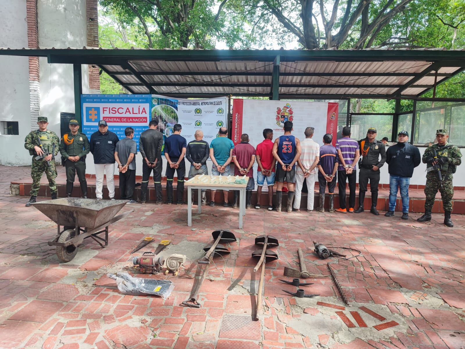 Capturados por explotación minera ilícita en San Faustino / Foto: Policía Metropolitana de Cúcuta