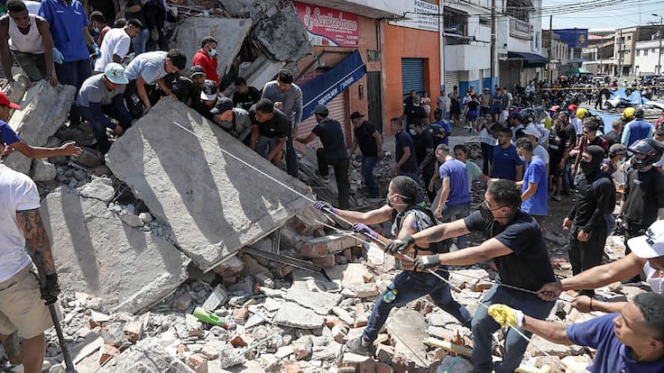 Silencio y calma, las claves para hallar a personas atrapadas tras el terremoto en Colombia
