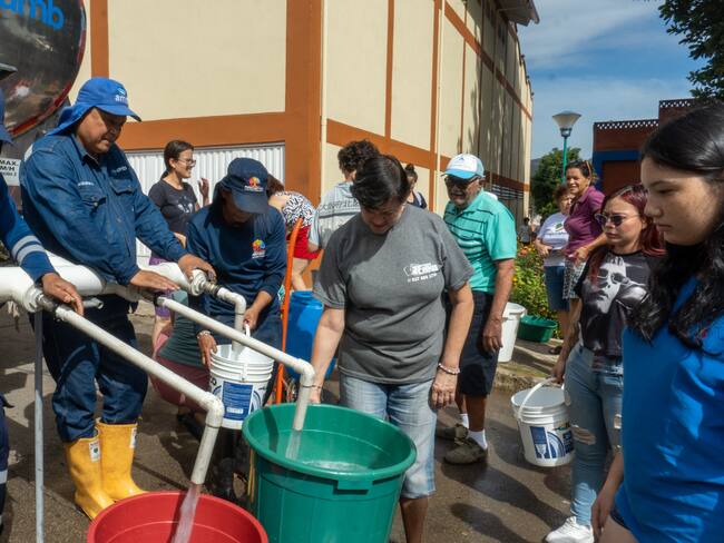 Barrios de Piedecuesta llevan 3 días sin agua, con carrotanques atienden la emergencia