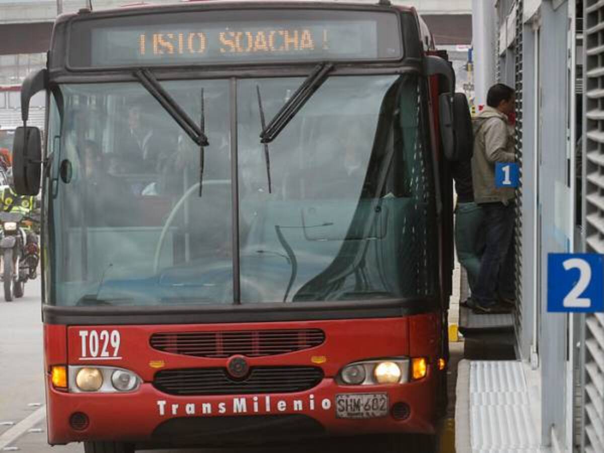 Nuevos buses de Transmilenio llegarán a finales de 2018