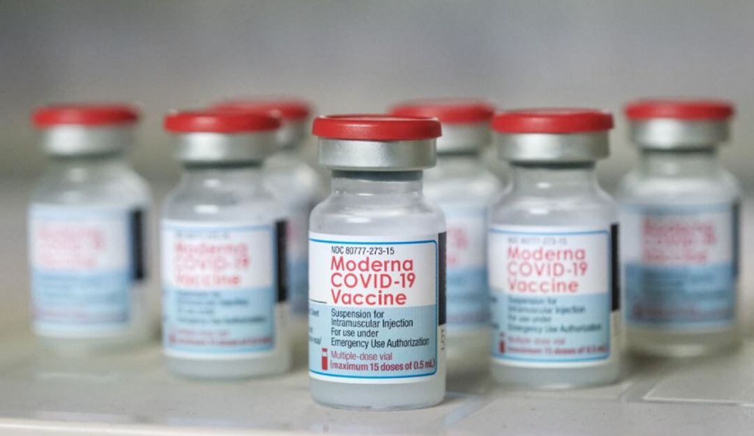 En total llegaron a Cali 17.780 vacunas de Moderna.