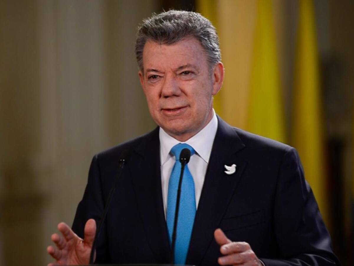 Funcionarios públicos pueden promover desde ahora el “Sí a la paz”: Santos