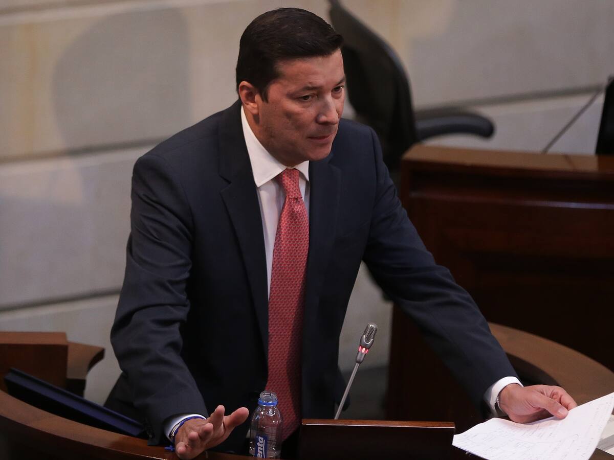 Si colombianos se sienten más cómodos votando manual, seguiremos así: nuevo registrador