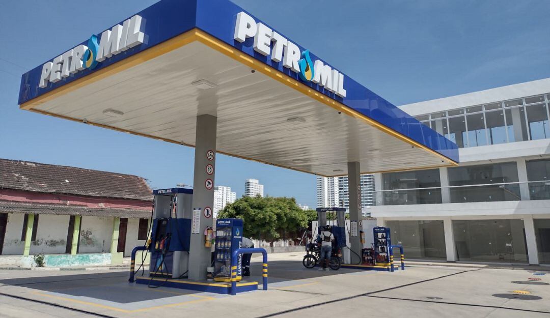 Ahora la comunidad señala que son muy fuertes los olores, cuando los camiones abastecen a la estación de servicios