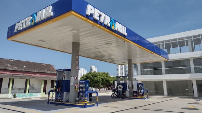 Ahora la comunidad señala que son muy fuertes los olores, cuando los camiones abastecen a la estación de servicios