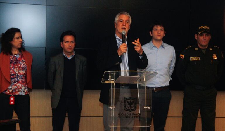 Alcalde Enrique Peñalosa deroga decreto 562