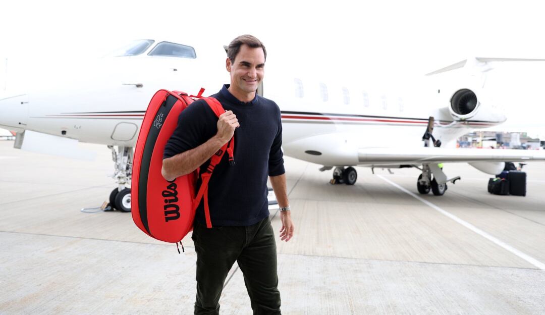 Roger Federer en su arribo a Londres para disputar la Laver Cup.