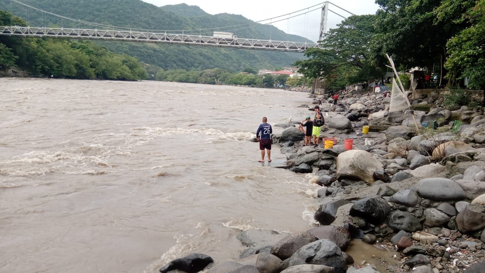 Permanente monitoreo a los ríos Magdalena y Gualí en Honda.