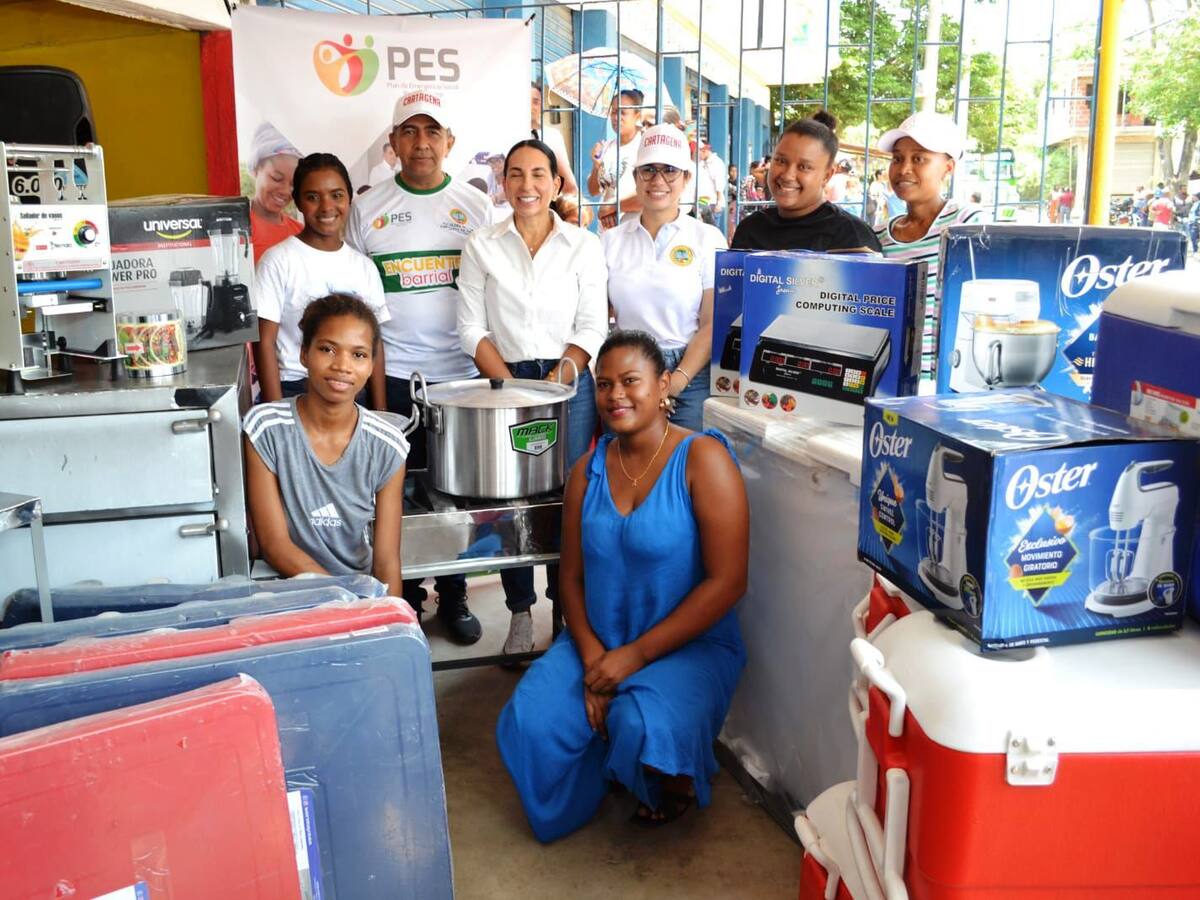 PES- Pedro Romero entrega capital semilla a ‘Asociación Mujeres a futuro’