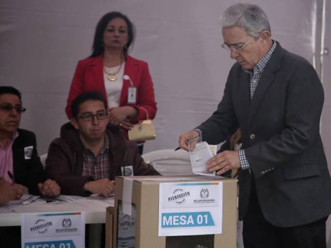 Denuncian al senador Álvaro Uribe por presunto fraude en la jornada del plebiscito