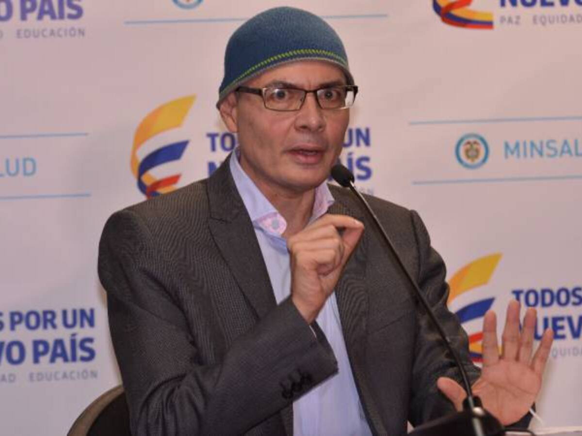 Santos confirma que ministro de Salud concluyó su tratamiento contra el cáncer