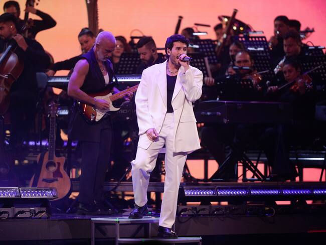 VIÑA DEL MAR (CHILE), 01/03/2025.- El cantante colombiano Sebastián Yatra actúa este sábado, durante el 64º Festival Internacional de la Canción de Viña del Mar, en Viña del Mar (Chile). EFE/ ADRIANA THOMASA