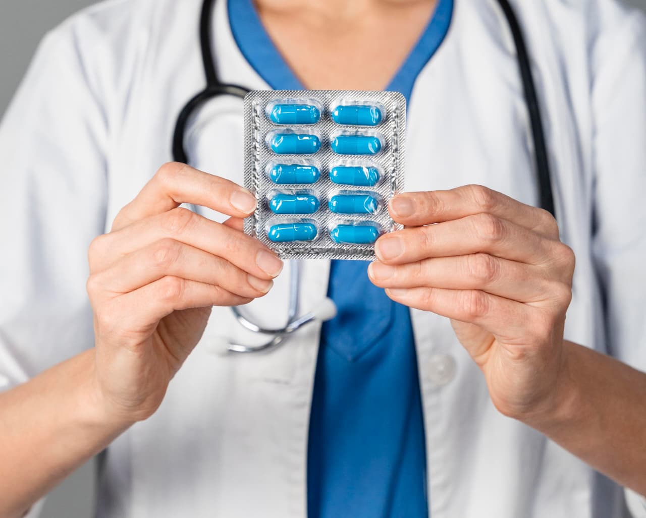 Usuarios de Nueva EPS en Neiva continúan reportando demoras en la entrega de medicamentos mientras avanzan mesas de trabajo interinstitucionales.