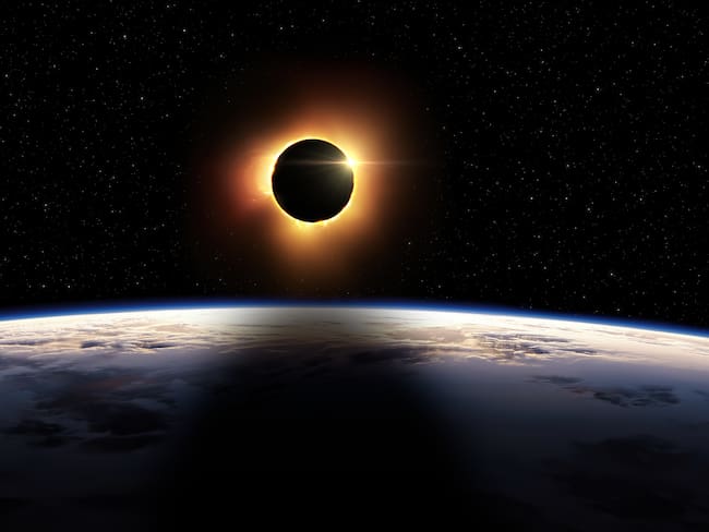 Eclipse solar total, imagen de referencia vía Getty Images.
