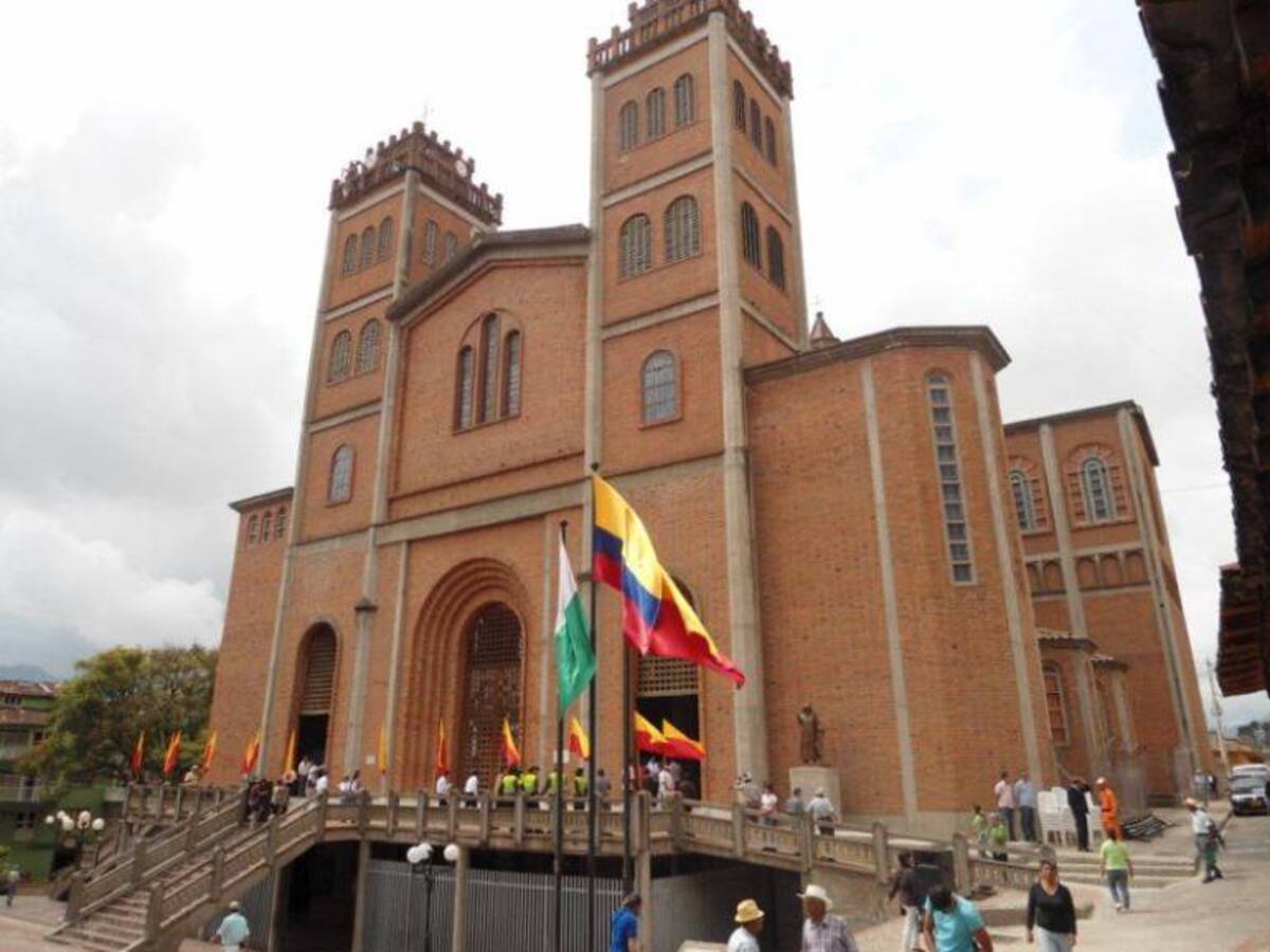 Para construir red de turismo religioso en Antioquia autoridades visitaron Valle del Cauca