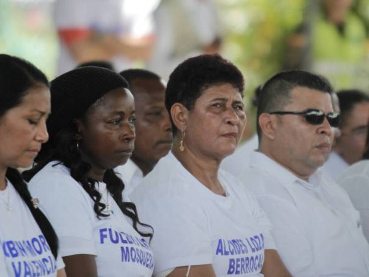 Víctimas de las Farc en la mesa de negociación entre promotores del No y el Gobierno