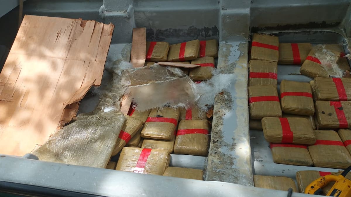 En Turbo Incautaron más de 100 kg de cocaína cuando estaba siendo ocultada en una lancha