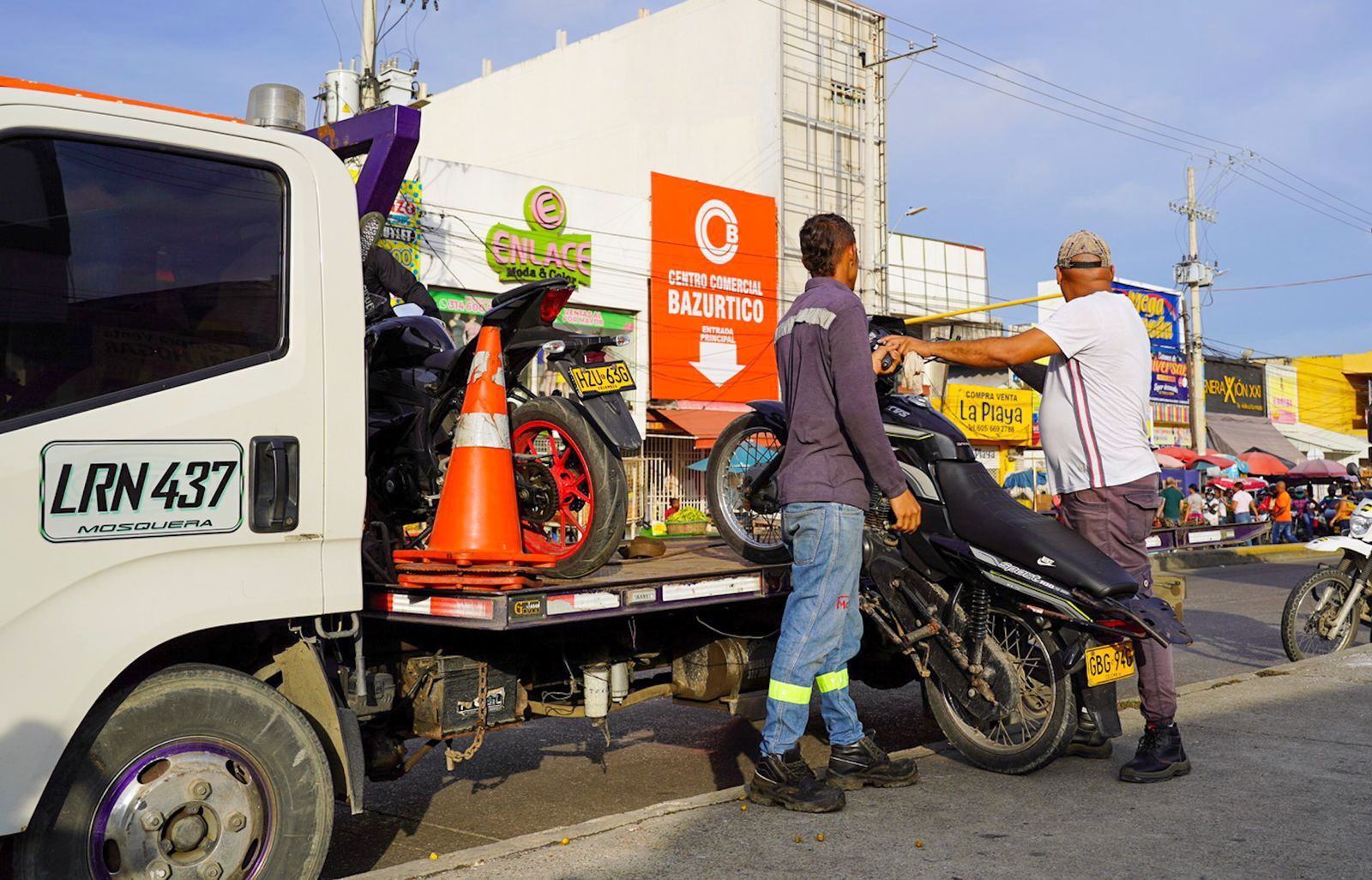 70 motocicletas inmovilizadas por circular por el carril exclusivo de Transcaribe