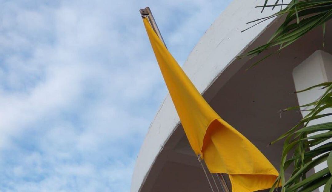 Actualmente en el área marítima se presentan vientos con velocidades de 27 a 46 kilómetros por hora y olas con altura entre 1.5 y 2.0 metros