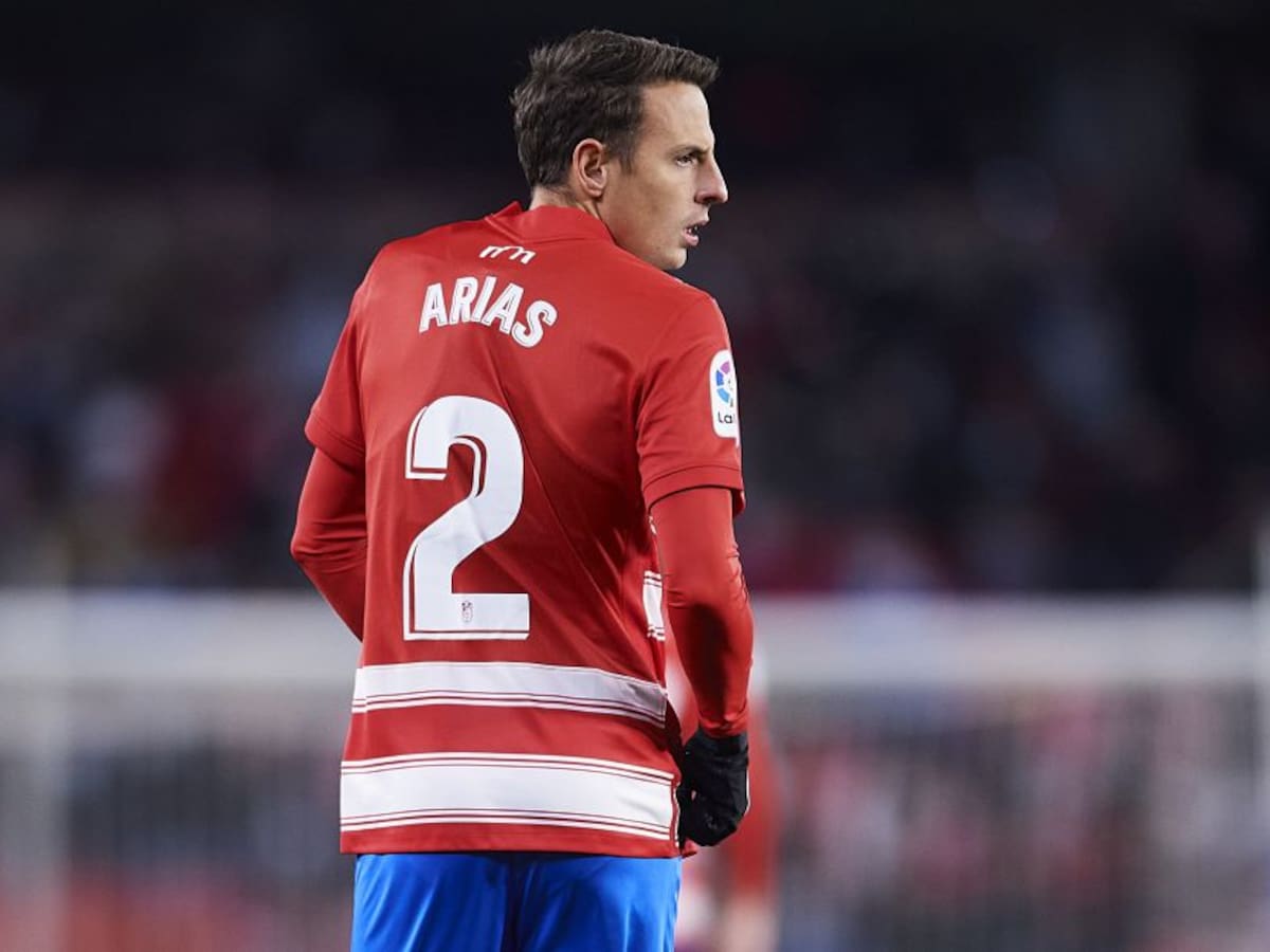 Santiago Arias reapareció con el Granada tras más de cuatro meses