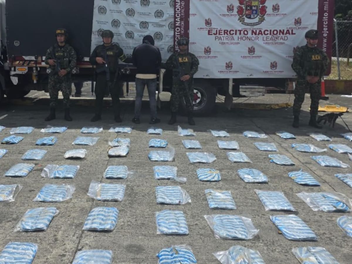 Incautan más de una tonelada de marihuana camuflada en tubos en Cauca