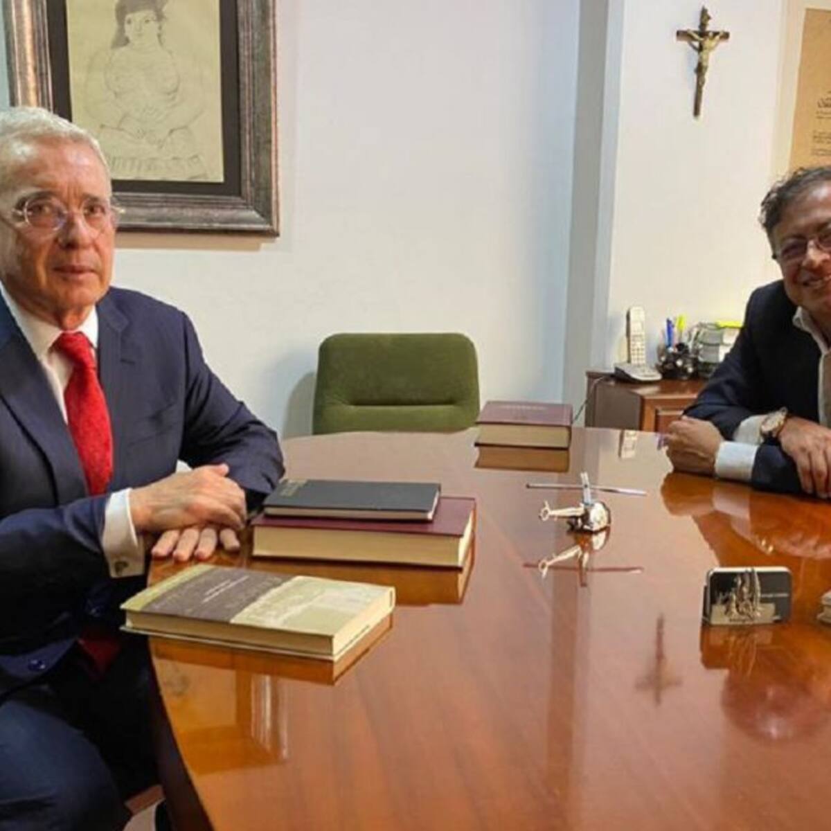 Propuestas a favor y en contra: Uribe tras reunión con Petro
