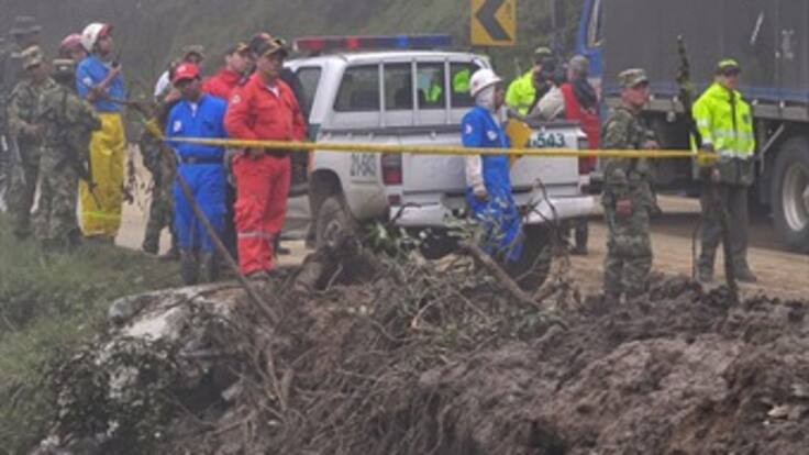 Paso provisional en La Línea permitió evacuar camiones represados