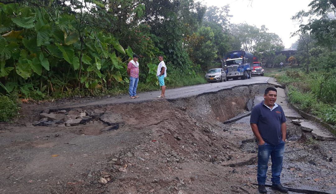 Fuertes lluvias ocasionan daños en vías del Tolima