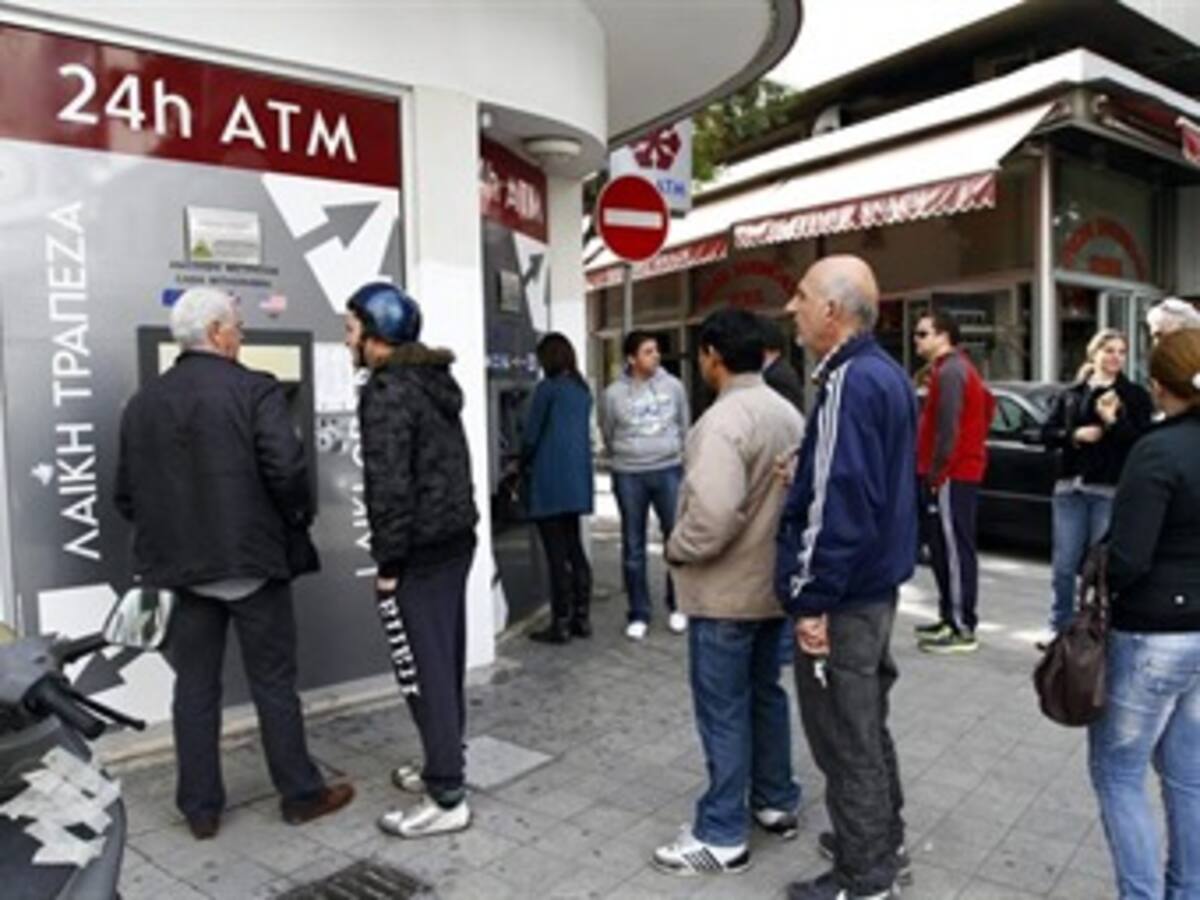 En Chipre anuncian "grandes decisiones" sobre sus duros problemas financieros