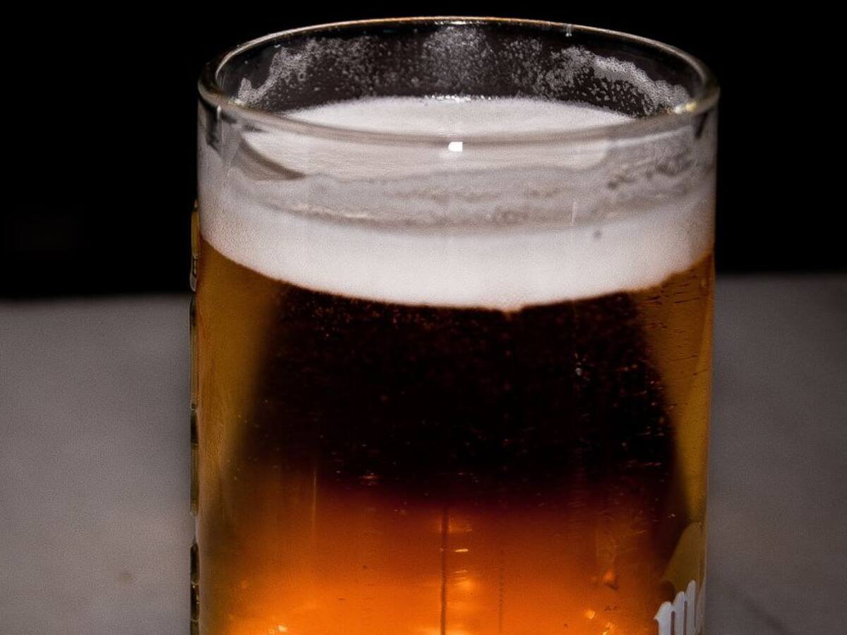 Marina australiana entrega cerveza a ciudad sedienta por el intenso fuego