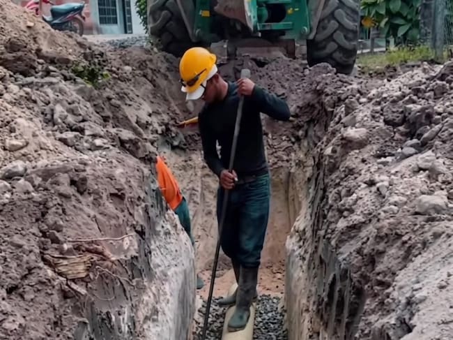 Instalación de tubería en el centro poblado Guayabal del municipio de Suaza, Huila. Foto: suministrada.