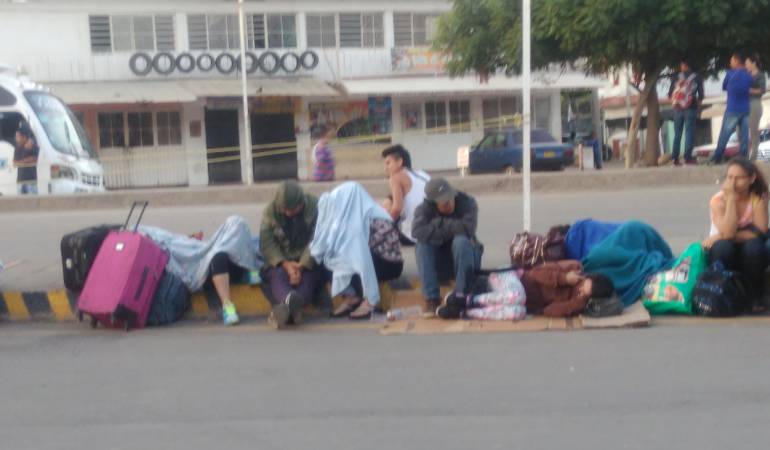 Venezolanos pasaron la noche en el puente internacional Simón Bolivar