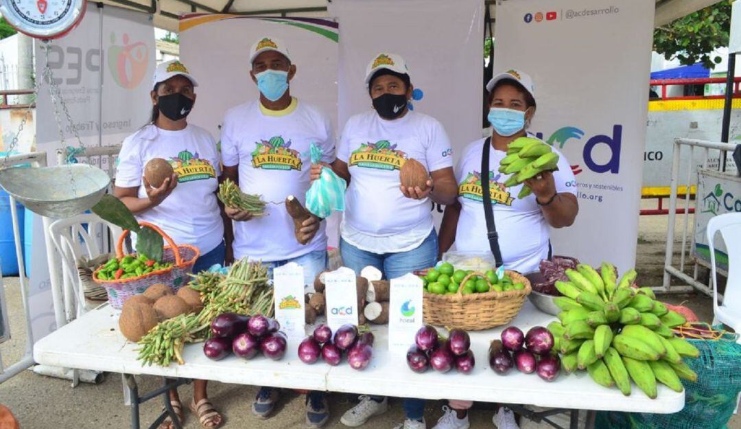 Plátano, ñame, yuca, aguacate, piña, mazorca, mora, gallina y ahuyama, fueron algunos de los productos que se ofrecieron