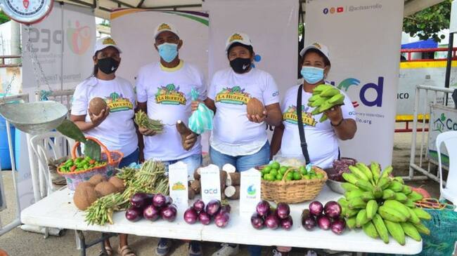Plátano, ñame, yuca, aguacate, piña, mazorca, mora, gallina y ahuyama, fueron algunos de los productos que se ofrecieron