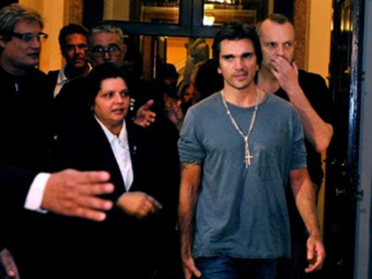 Juanes cree que con su concierto ayuda a los cubanos a salir del aislamiento