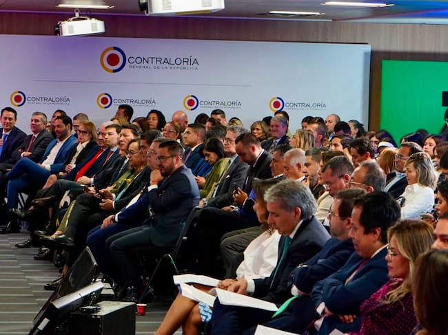 Según Carlos Hernán Rodriguez, Contralor General de la Republica, la entidad amplió el universo de recursos vigilados: pasó de $737 billones en 2022 a $1.030 billones en 2026. | Foto: Caracol Radio