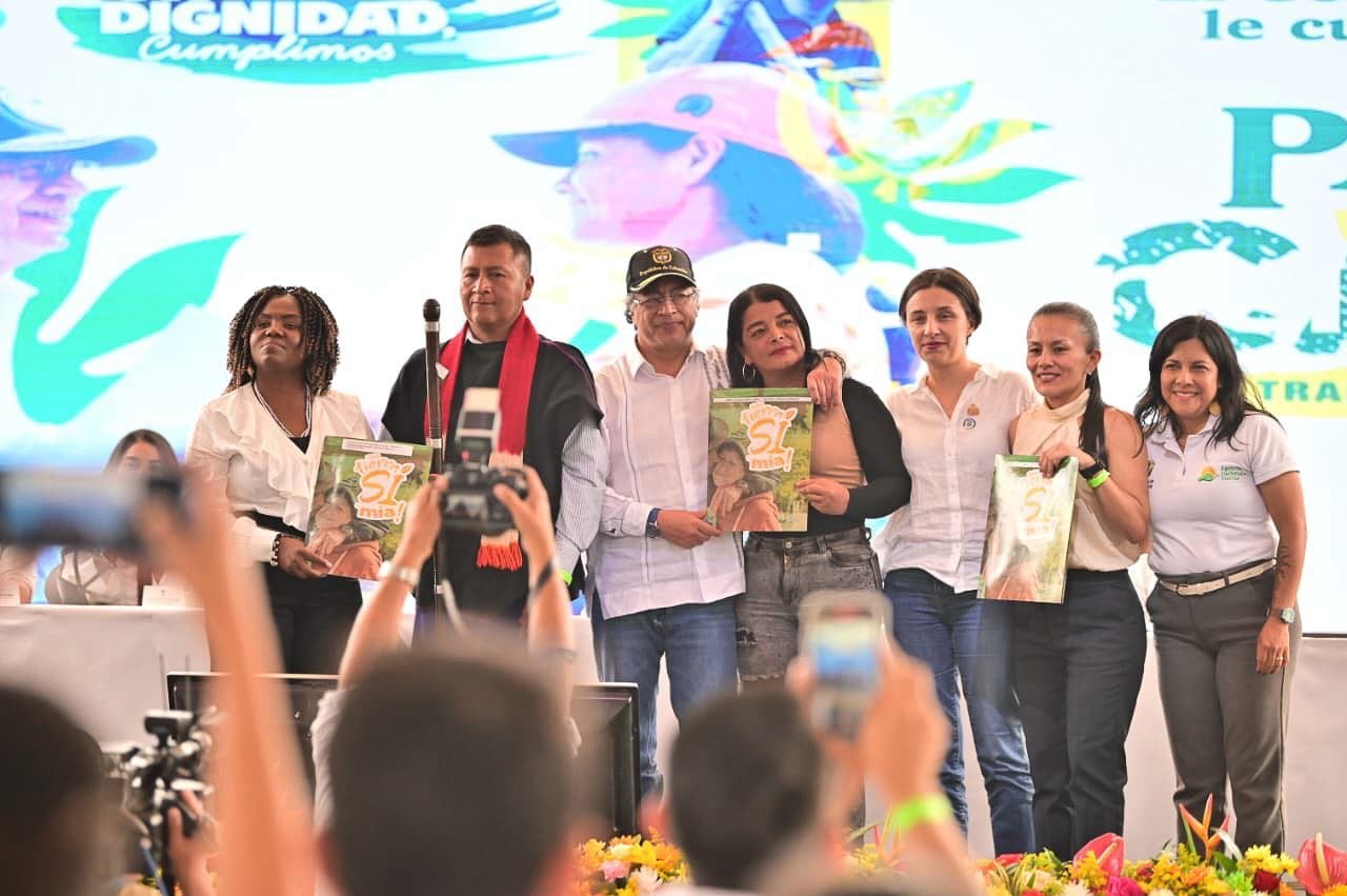Campesinos celebran histórica entrega de 10.000 hectáreas para sembrar dignidad y paz