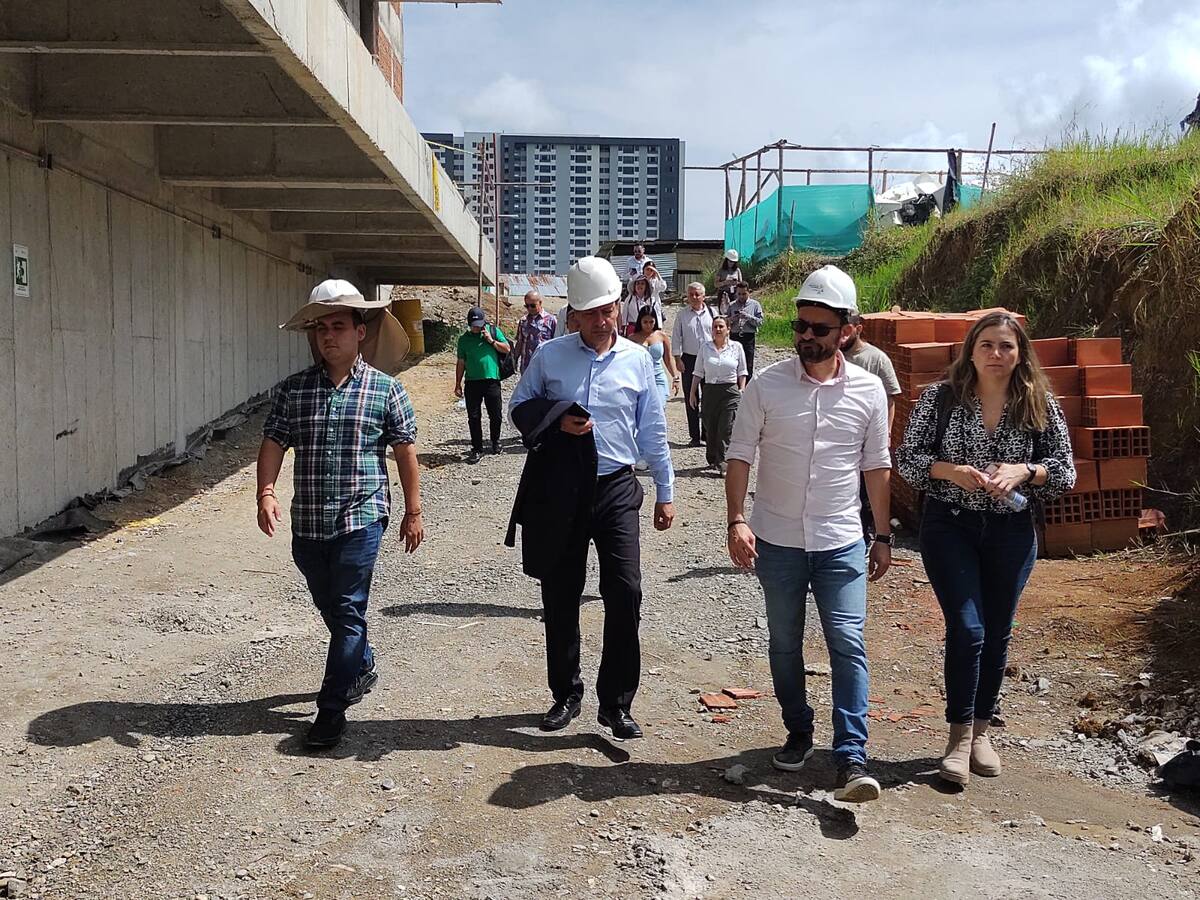 Comisión del Ministerio de Salud inspeccionó las obras del Hospital de Alta Complejidad