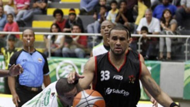 Arrieros ganan primer juego por la final del baloncesto colombiano