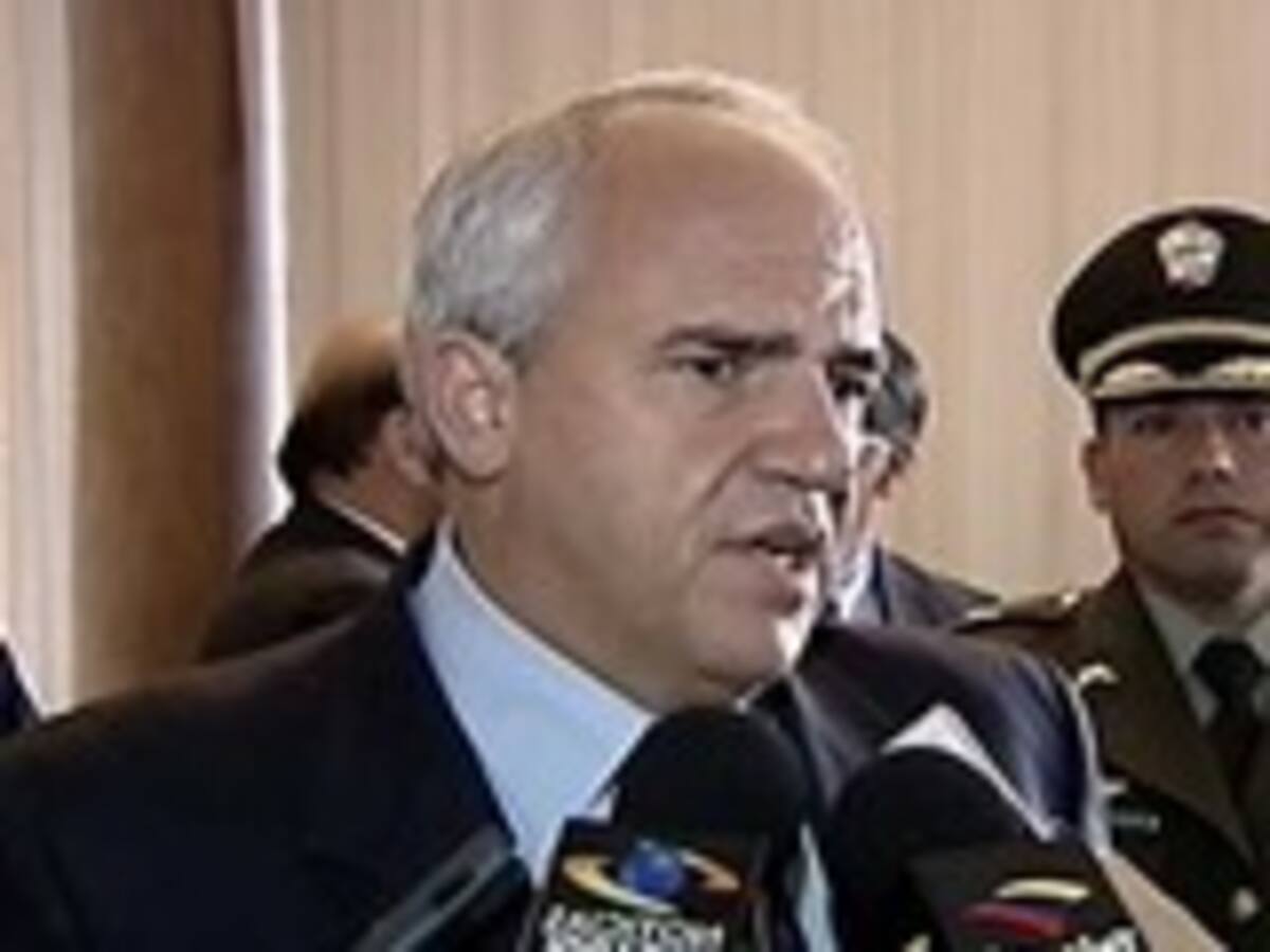 El ex presidente Samper pide no abandonar el proceso de liberación de secuestrados
