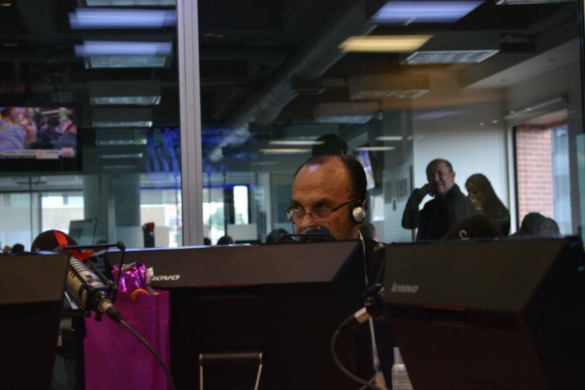 Tras dos décadas de estar inundando de humor a los colombianos, el admirado periodista se retira de La Luciérnaga, vea como desarrolla su último programa.