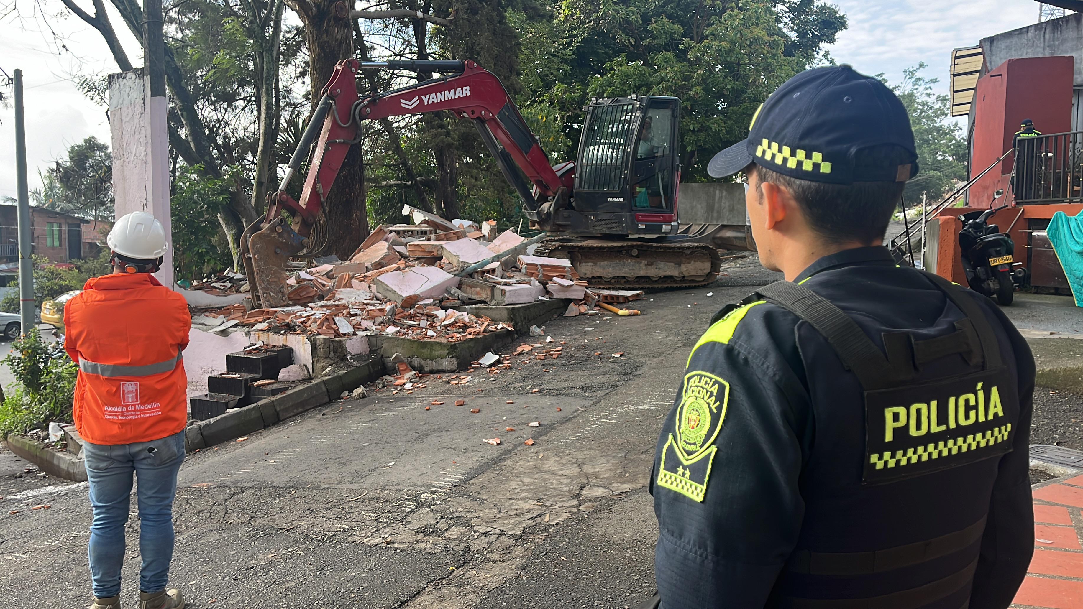 Debido al incumplimiento de los plazos, las autoridades procedieron con la demolición de las estructuras.