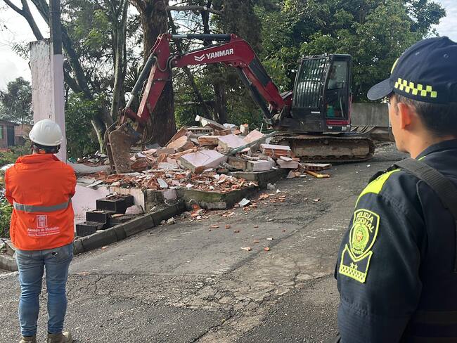 Debido al incumplimiento de los plazos, las autoridades procedieron con la demolición de las estructuras.